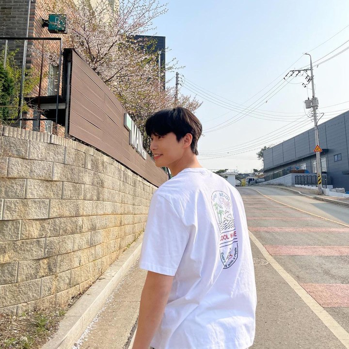 <p>Bergabungnya Park Seo Joon dalam film <em>The Marvels</em> juga menuai banyak dukungan dari penggemarnya. "<em>Whose only watching marvel bcs of psj</em> (siapa yang enggak sabar nunggu Marvel untuk meliahat Park Seo Joon?)," tanya akun @ivs****. (Foto: Instagram @bn_sj2013)<br /><br /><br /></p>