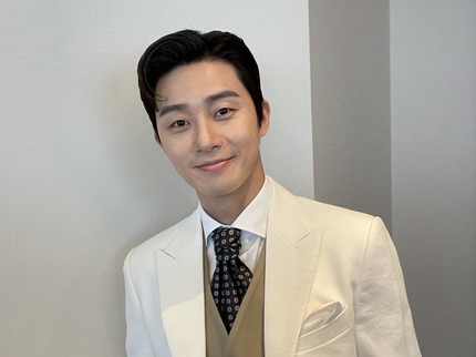 7 Potret Tampan Park Seo Joon, Aktor Korea yang Main Film The Marvels