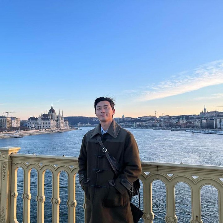 <p>Sontak saja kemunculan bintang<em> Itaewon Class</em> ini mernjadi sorotan. Dalam film ini ia diduga berperan sebagai tokoh Prince Yan. (Foto: Instagram @bn_sj2013)<br /><br /><br /></p>