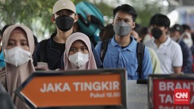 FOTO: Pemudik di Stasiun Pasar Senen Mulai Meningkat