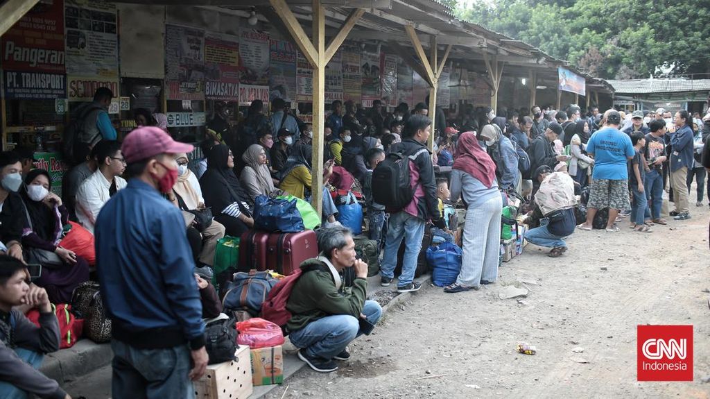Penumpang Mudik di Terminal Lebak Bulus Kena Penipuan Tiket Daring