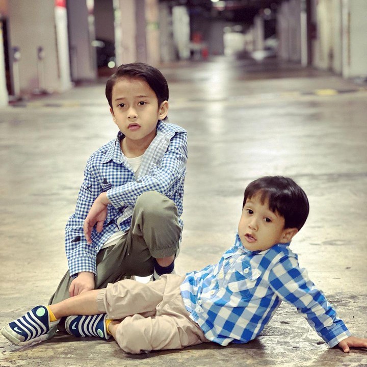 <p>Banyak netizen yang terpana melihat sosok Djalu ini, Bunda. Tak sedikit dari mereka yang mengatakan Djalu mirip Iqbaal Ramadhan ketika kecil. (Foto: Instagram: @irfanhakim75)</p>