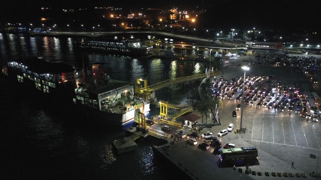 Tiket penyeberangan Pelabuhan Merak menuju Bakauheni, Lampung untuk keberangkatan mudik Lebaran pada 6-8 April 2024 telah habis.