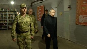 Putin Mendadak Temui Komandan Perang Rusia di Ukraina, Ada Apa?