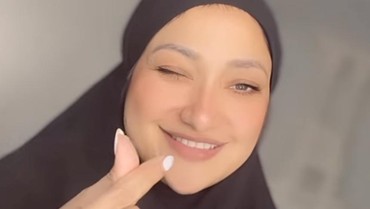 img-title Dituding Pindah Agama, Rahma Azhari Bilang...
