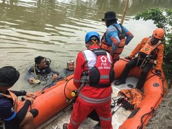 Kakek Anen Diduga Tenggelam di Kalimalang Saat Mau Siram Kebun Timun Suri