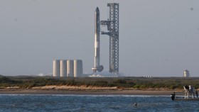 Pesawat Antariksa SpaceX Starship Sukses Meluncur ke Angkasa