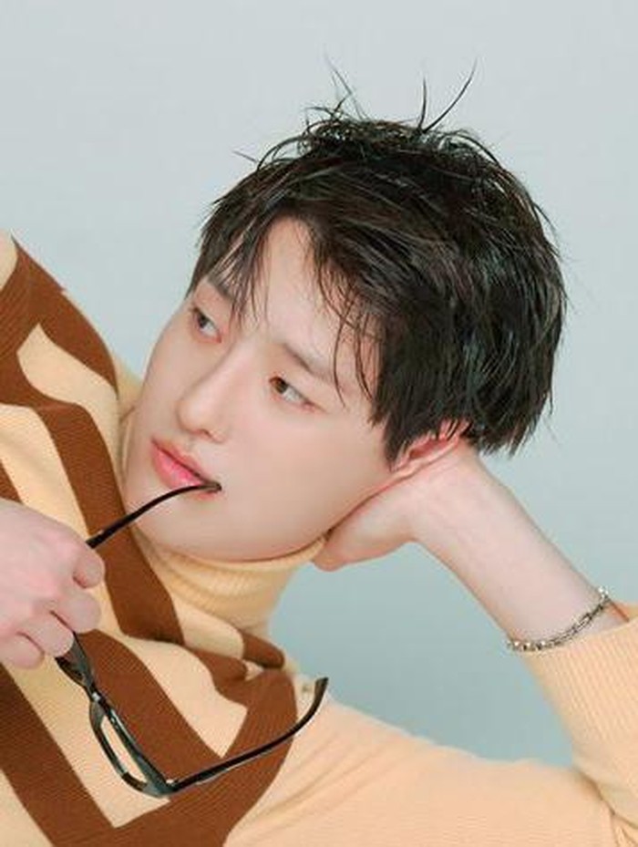 Pada 2019, WOODZ kembali menjadi trainee idol lewat ajang ProduceX101. Ia berhasil menduduki peringkat kelima, dan bergabung dengan grup X1./ foto: twitter.com/c_woodzofficial