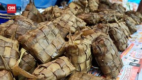 VIDEO: Ketupat Keteg, Kudapan Khas Kawasan Sunan Giri Jelang Lebaran