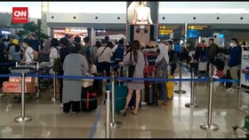 VIDEO: Bandara Soekarno-Hatta Dipadati Pemudik