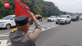 VIDEO: Polisi Mulai Buka Tutup Rest Area di Ruas Tol Palikanci Cirebon