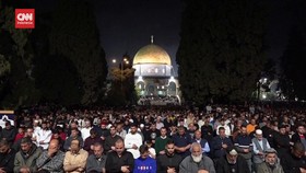 VIDEO: 280 Ribu Muslim Salat di Al Aqsa saat Malam Lailatul Qadar