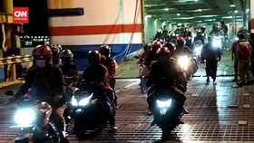 VIDEO: Ribuan Pemudik Sepeda Motor Padati Pelabuhan Bakauheni
