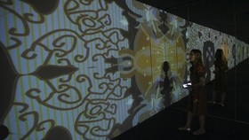 FOTO: Belajar Sejarah Batik Cirebon, Wisata Alternatif Kala Mudik