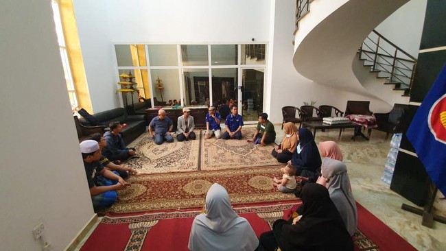 Mahasiswa RI di Sudan mengalami kekurangan pasokan logistik seperti makanan, listrik, dan air akibat konflik di Sudan.