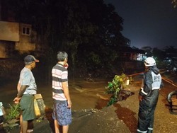 Longsor Akibat Sungai Ciapus Meluap, Akses ke Margajaya Bogor Terputus