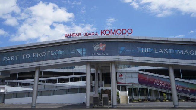 Menparekraf Sandiaga Uno mengatakan Bandara Komodo di Labuan Bajo, NTT sudah naik status menjadi bandar udara internasional.