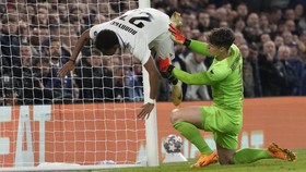 FOTO: Real Madrid Bersinar, Chelsea Terkapar