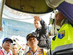 Pastikan Mudik Aman, Kapolri Cek Kondisi Pesawat-Jalur Bagasi di Soetta