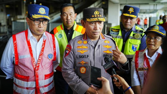 Hari ini lebih dari 19 ribu penumpang berangkat dari Stasiun Senen dan Kapolri Listyo Sigit Prabowo memperkirakan jumlahnya meningkat sampai H+2 Lebaran.
