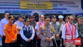 Kapolri Terjun Cek Arus Mudik di Pelabuhan Tanjung Perak Surabaya