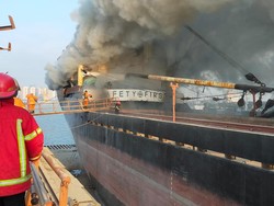 Pemadaman KM Samudra Anugrah yang Terbakar Butuh 4,5 Jam