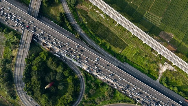 Korlantas Polri menyiapkan rekayasa oneway mulai dari Gerbang Tol Kalikangkung hingga Gerbang Tol Cikampek Utama.