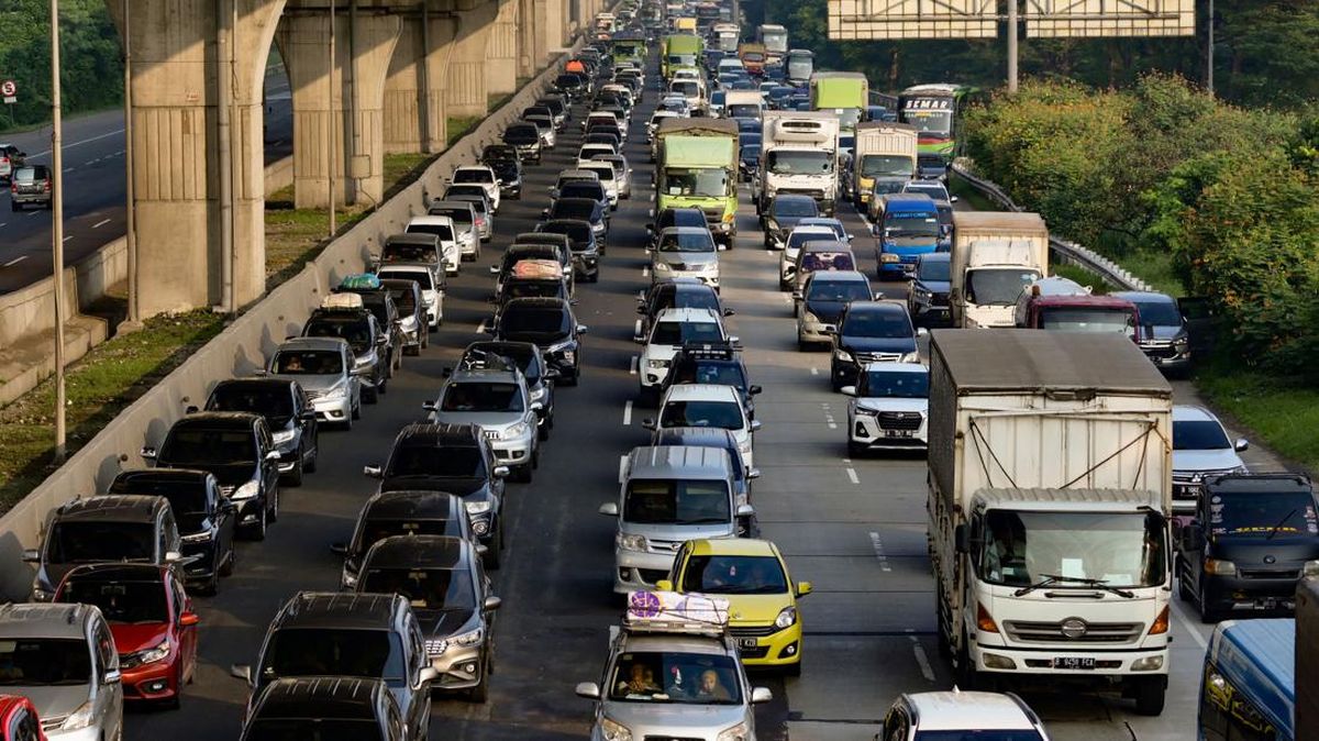 Kakorlantas Ungkap Penyebab Kemacetan di Tol MBZ Rabu Pagi