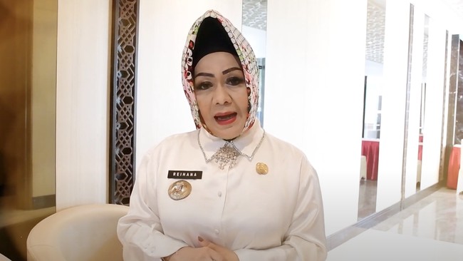 Kadinkes Lampung Reihana memenuhi panggilan KPK untuk menjalani proses klarifikasi terkait harta kekayaan yang dilaporkan ke LHKPN sebesar Rp2,7 miliar.