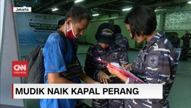 VIDEO: Mudik Naik Kapal Perang KRI Banjarmasin