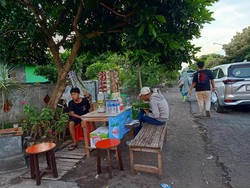 Cuan! Pedagang Kaki Lima Dadakan Bermunculan Saat Arus Mudik di Gilimanuk