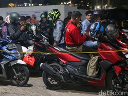Terpaksa Naik Motor saat Mudik? Dokter Bagikan Tips Peregangan Anti-Pegal di Jalan
