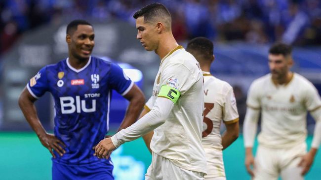 Desakan Ronaldo Diputus Kontrak Buntut Aksi Pegang Alat Kelamin