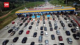 VIDEO: Momen Gerbang Tol Kalikangkung Dipadati Arus Mudik