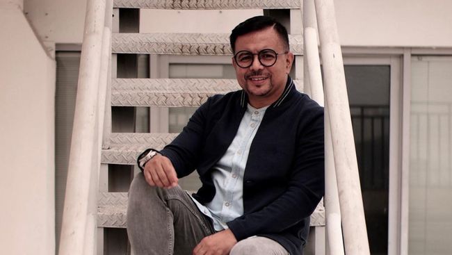 Keluarga Carlo Saba mengisahkan interaksi mereka dengan mendiang salah satu vokalis Kahitna tersebut sebelum meninggal dunia pada Rabu (19/4) malam.