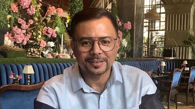 Yovie Widianto mengenang obrolan dirinya dengan Carlo Saba di awal-awal Kahitna berdiri dulu.