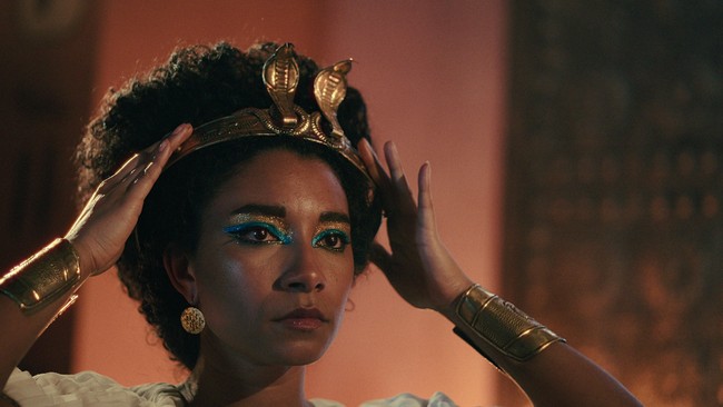 Banyak pihak di Mesir mengkritik pemilihan Adele James, aktris asal Inggris, sebagai pemeran utama docudrama Queen Cleopatra Netflix. 