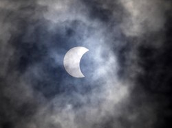 Fenomena di Luar Nalar Saat Gerhana Matahari Total 2024