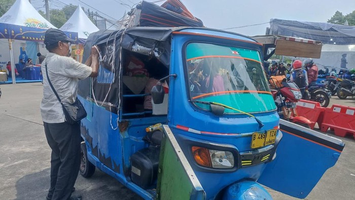 Hasanuddin mudik dari Jakut ke Kuningan pakai bajaj (Wildan/detikcom)