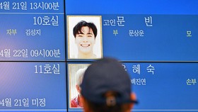 Tiba di Korea, Cha Eun-woo Langsung ke Persemayaman Moonbin ASTRO