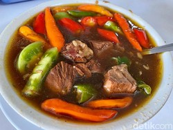Kuliner Legendaris Semarang! Asem-asem Daging Koh Liem Sejak 1978