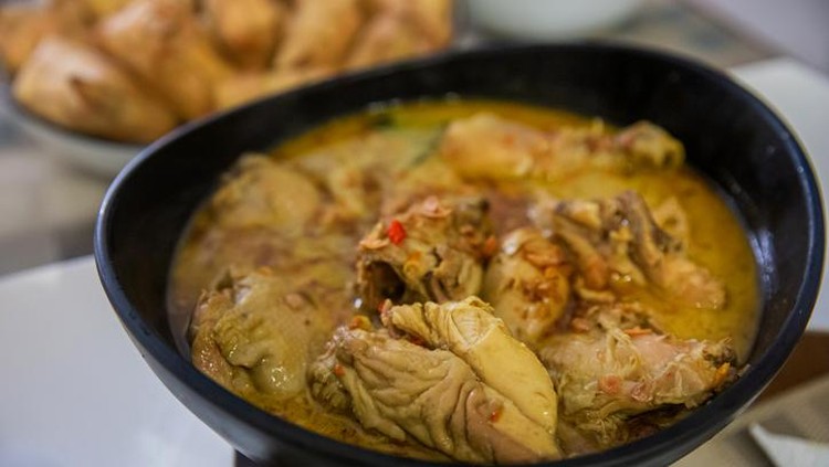 Ini Alasannya Ketupat dan Opor Ayam Jadi Sajian Wajib Lebaran