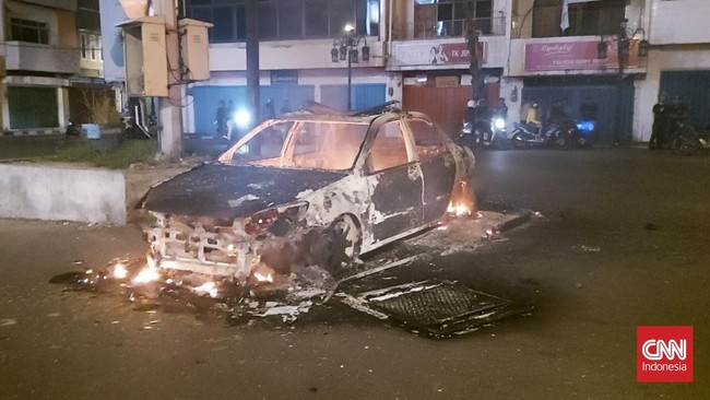 Sekelompok OTK yang bertopeng dan bersepeda motor melakukan penyerangan dan perusakan ke sejumlah fasilitas Polri di Kupang, NTT pada Rabu tengah malam.