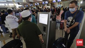 FOTO: Ramai-ramai Mudik Lewat Bandara Soekarno Hatta