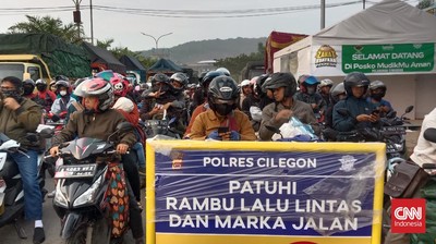 Truk yang melintas di simpang Jalur Lingkar Selatan (JLS) ke arah Ciwandan langsung dibelokkan oleh petugas ke arah BBJ.