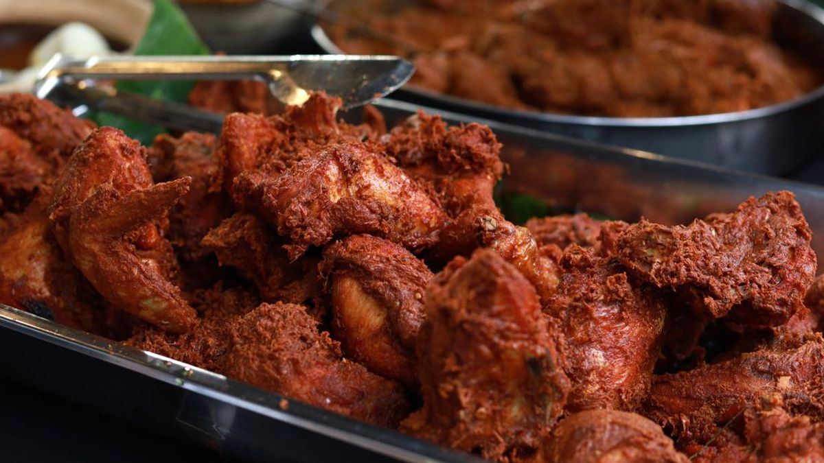 ASN dan Warga Sumbar Kirim 2,2 Ton Rendang untuk Korban Gempa NTT