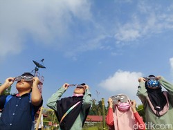 Antusiasnya Pelajar Amati Gerhana Matahari Hibrida di Observatorium Bosscha