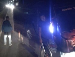 Viral Aksi Sopir Elf Arogan Acungkan Golok di Jalur Mudik Garut