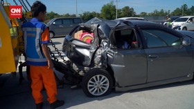 VIDEO: Mobil Rem Mendadak, 4 Kendaraan Tabrakan Beruntun