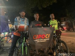 Unik! Tiga Pemudik Ini Pilih Gowes ke Kampung Halaman